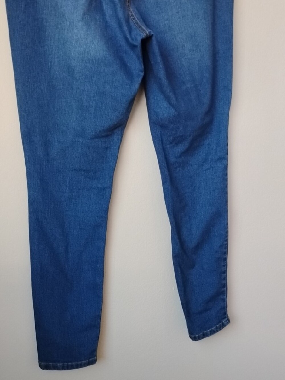 Ellen Tracy Size 12 Blue Skinny Jeans with Pink Floral Embellishments - Picture 11 of 16